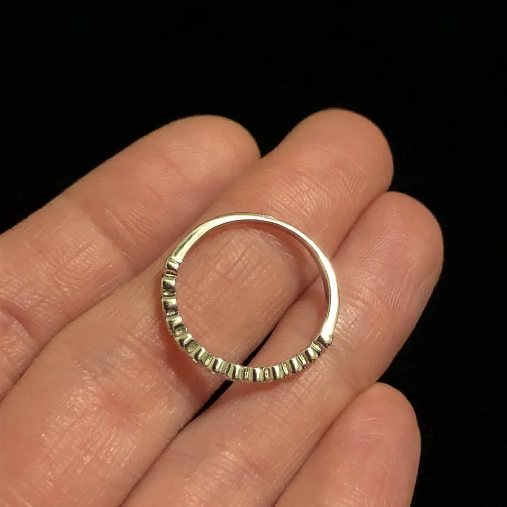Delicate 925 Sterling Silver Band Ring - Sparkling Clear Stones